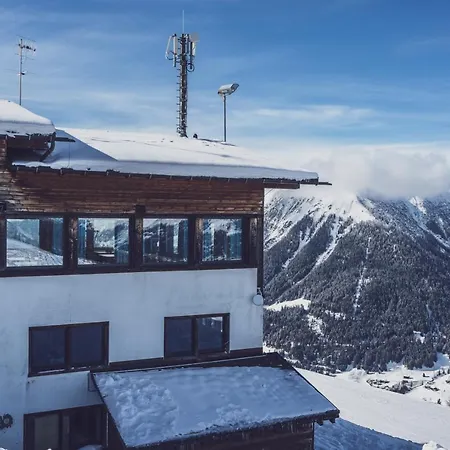 Albergue Berghostel Rinerhorn By Mountain *