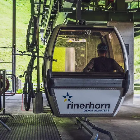 Berghostel Rinerhorn By Mountain *